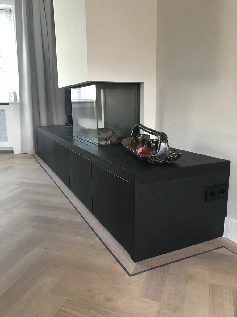Laag wandmeubel met gashaard